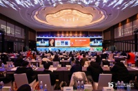 十载坚守，步履不停！全友荣获「2025年度责任品牌奖」